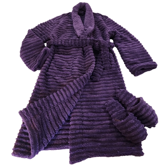 Geneva Other - Geneva Robe & Slipper Set.